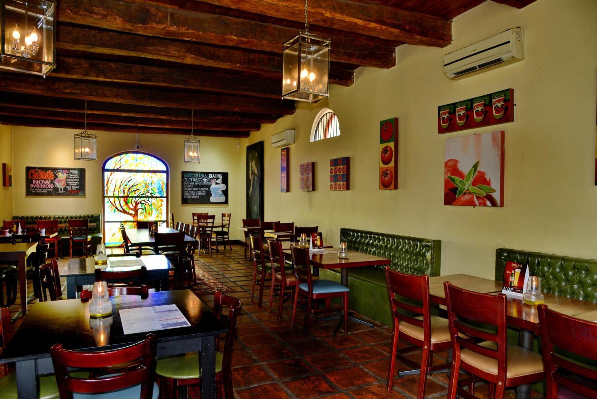 The Coach House At Val Du Charron Hotel Уелингтън Екстериор снимка