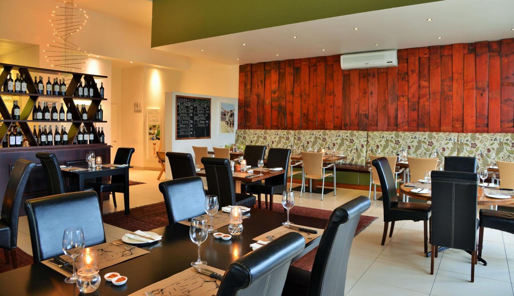 The Coach House At Val Du Charron Hotel Уелингтън Екстериор снимка